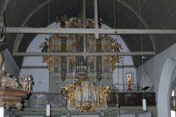 Blick auf den Orgelprospekt auf der zweiten Empore der St. Rochus-Kirche